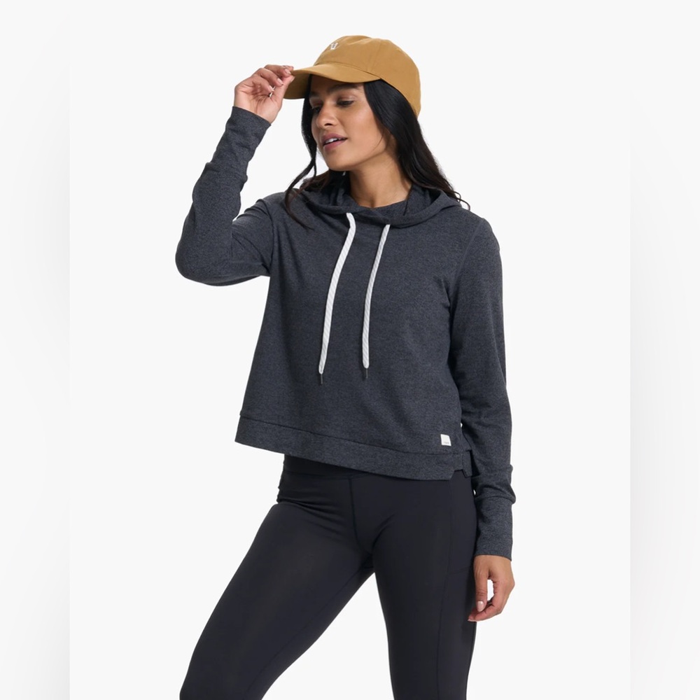 Vuori Halo Essential Hoodie in Charcoal Heather